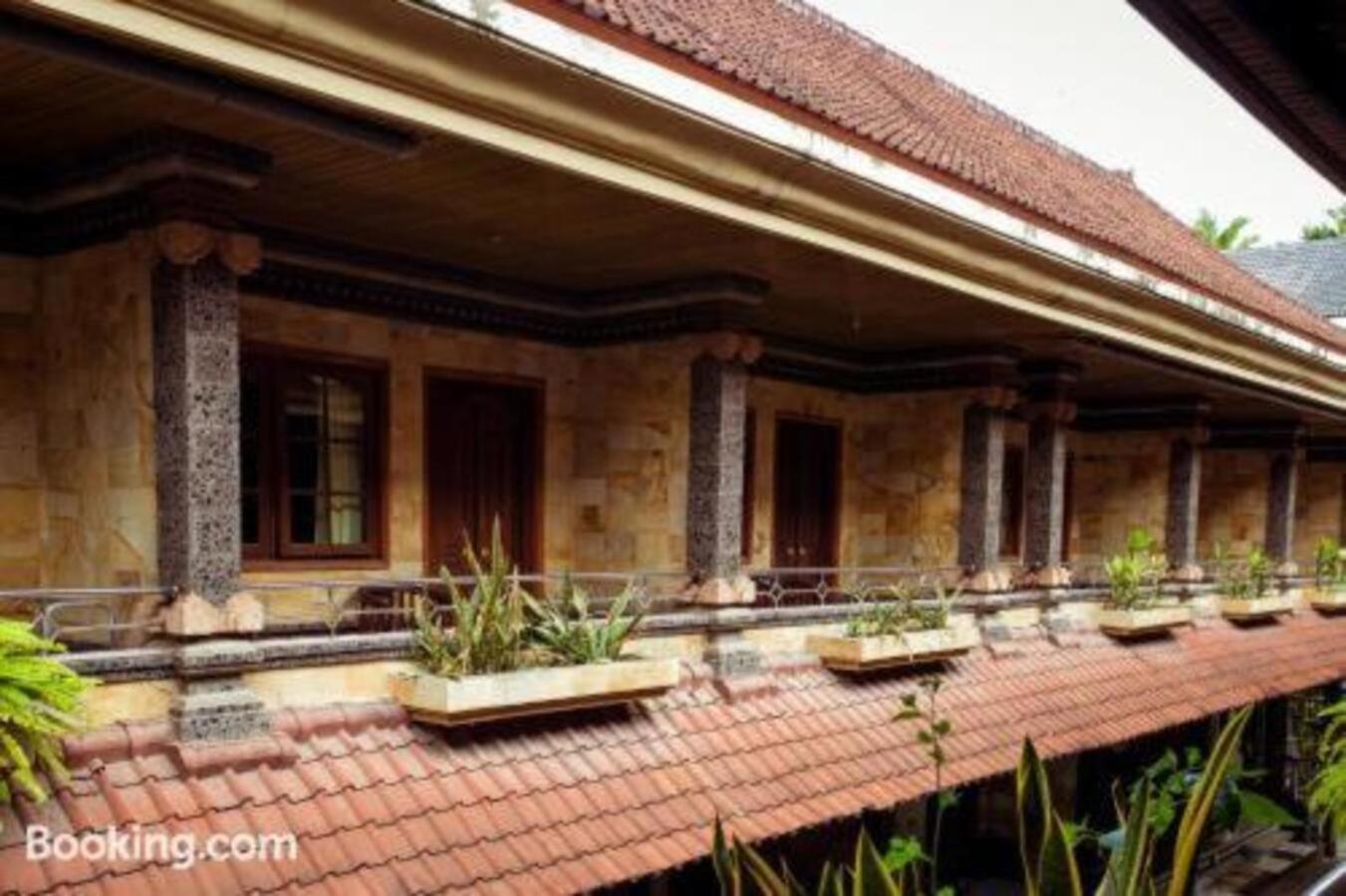 Segara Sadhu Inn Kuta By Ecommerceloka Exterior photo